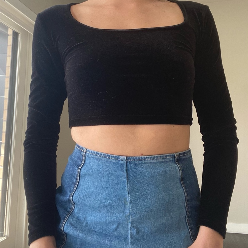 Velvet long sleeve crop top